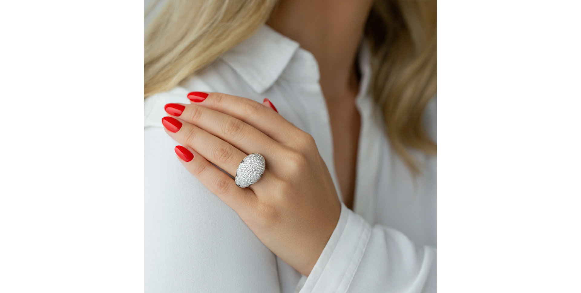 Ring with black and white diamonds Saleya