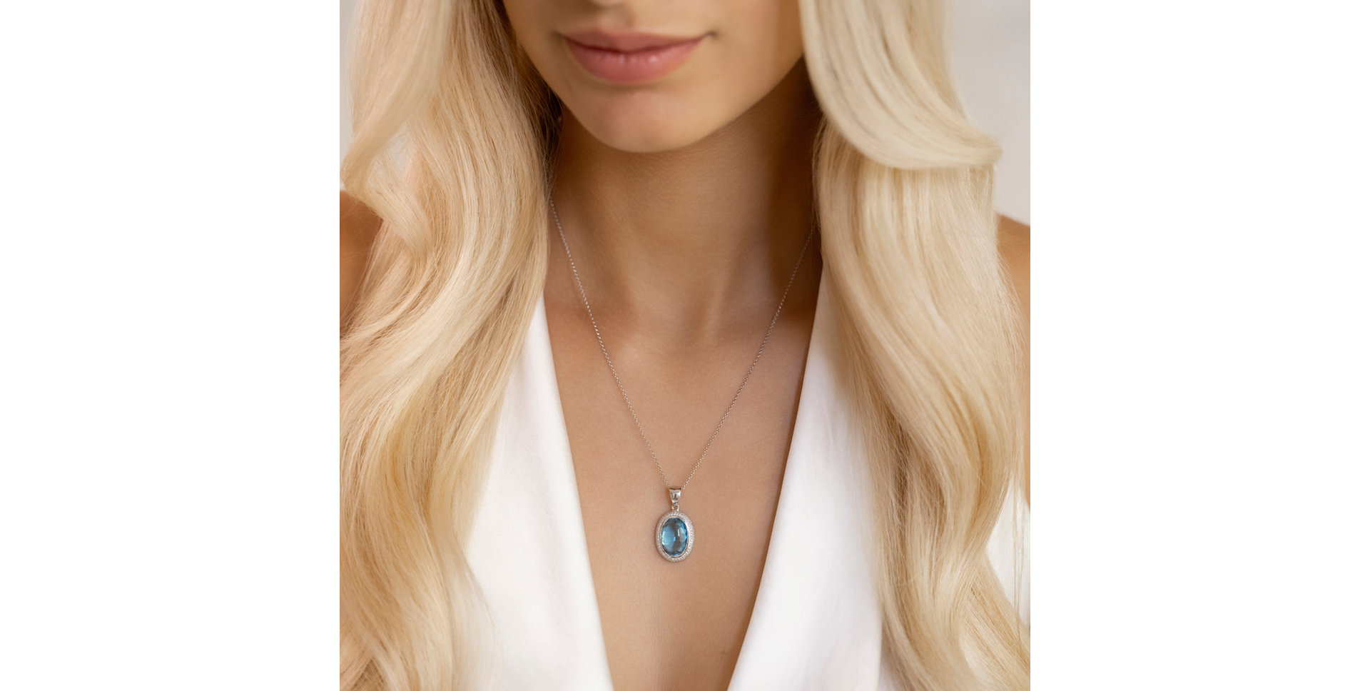 Diamond pendant with Topaz Lonelilly