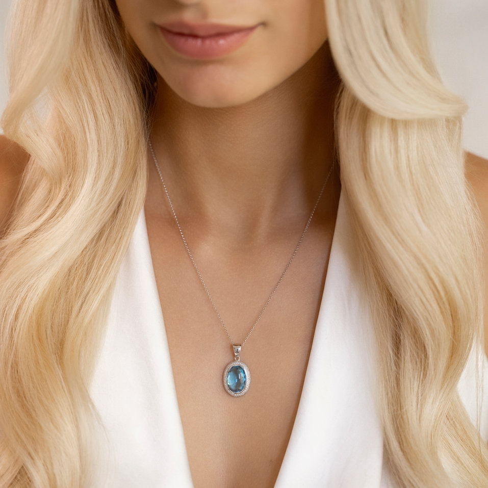 Diamond pendant with Topaz Lonelilly