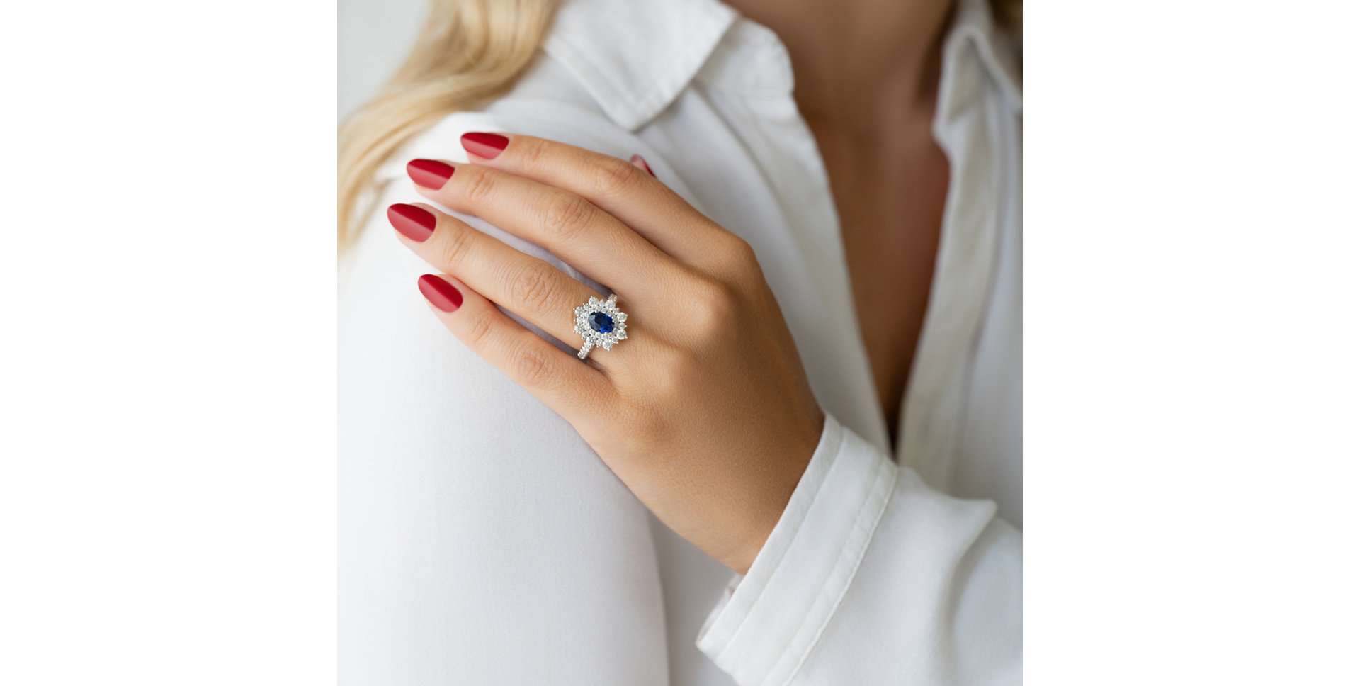 Diamond ring with Sapphire Dallis