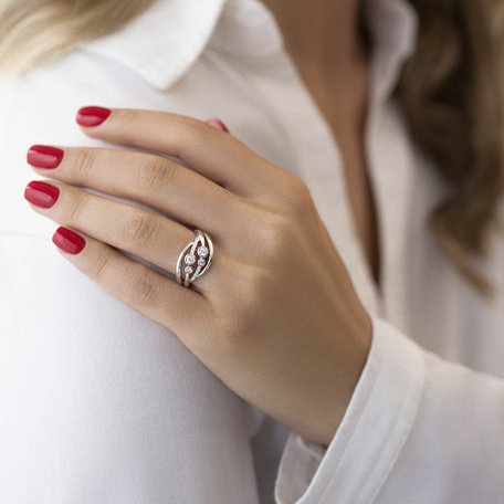Diamond ring Vaughn