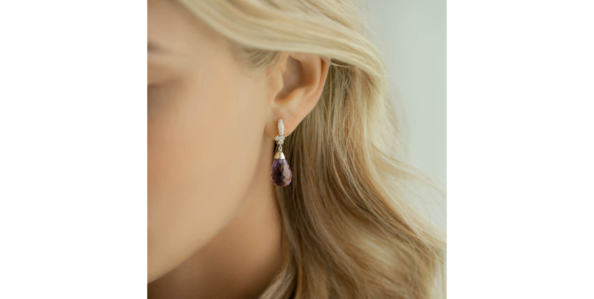 Diamond earrings with Topaz Nena