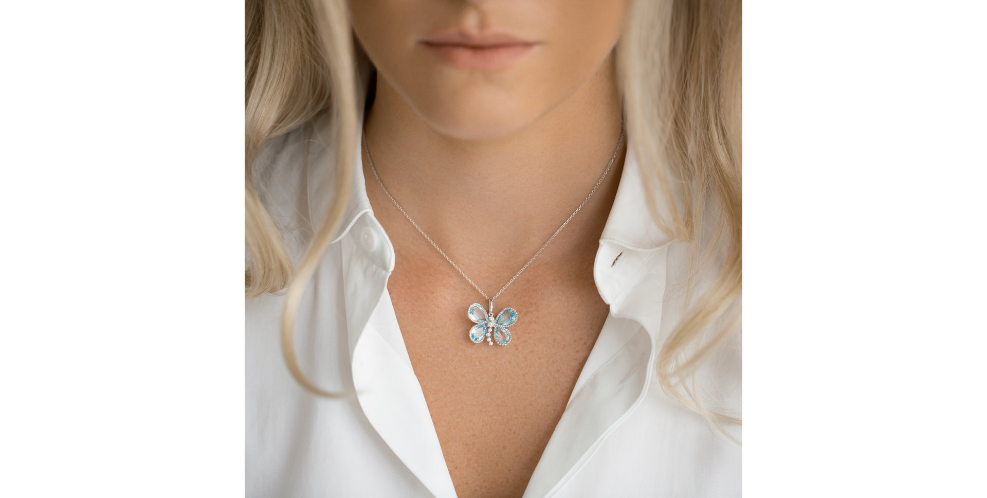 Diamond pendant with Topaz Timeless Papillon