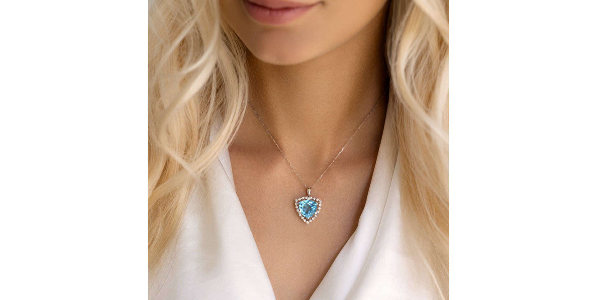 Diamond pendant with Topaz Deralf