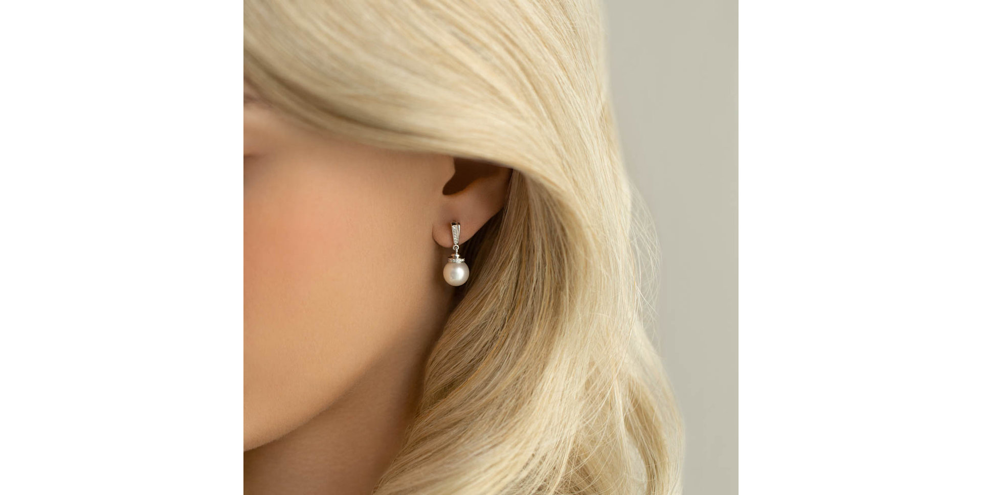 Diamond earrings with Pearl Sea Twins