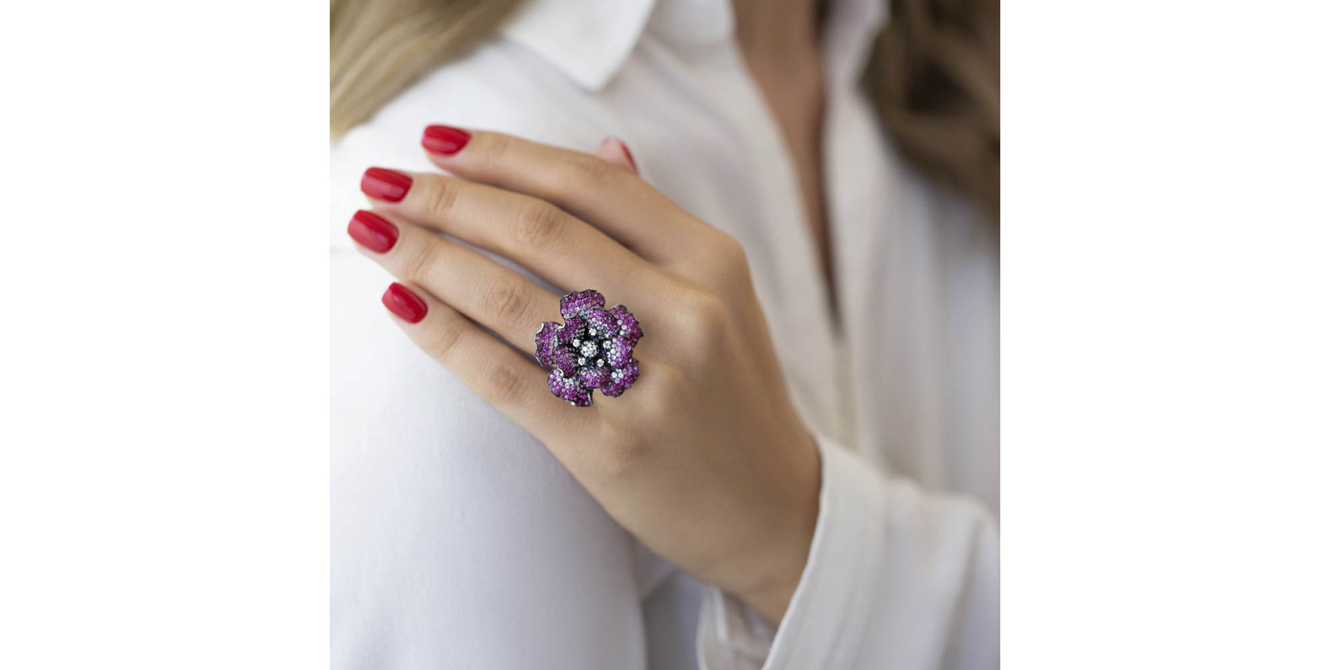 Diamond ring with Sapphire Royal Magnolia