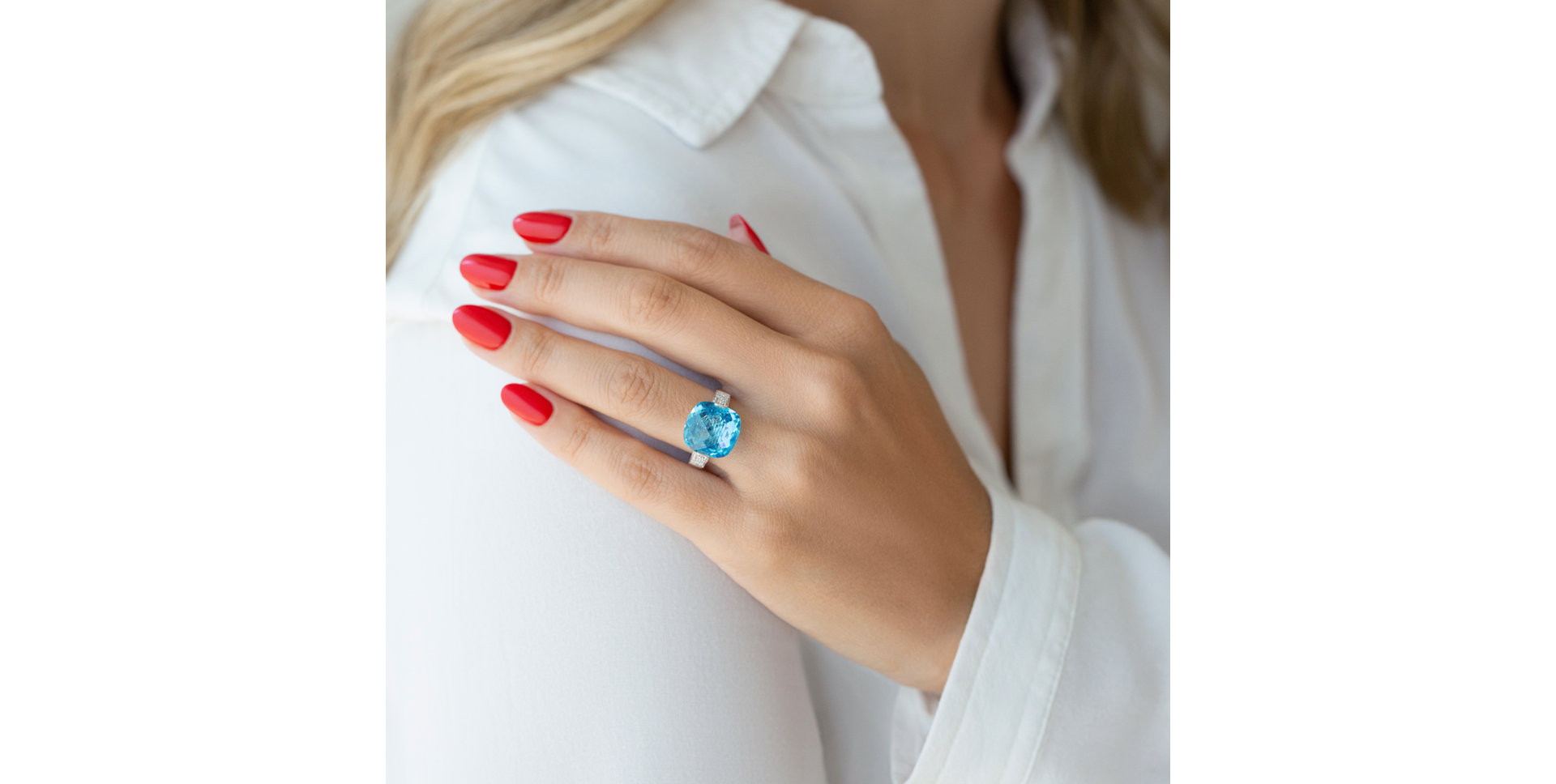 Diamond ring with Topaz Luckstone