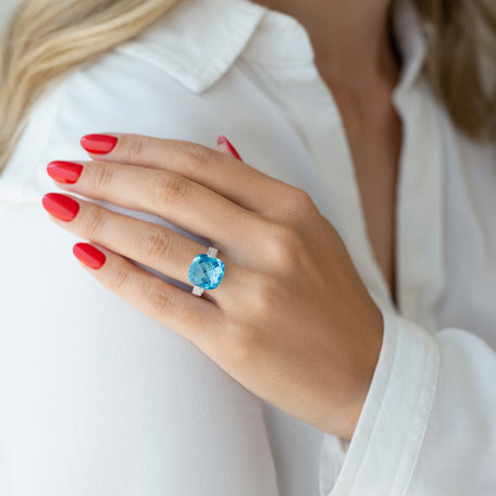 Diamond ring with Topaz Luckstone