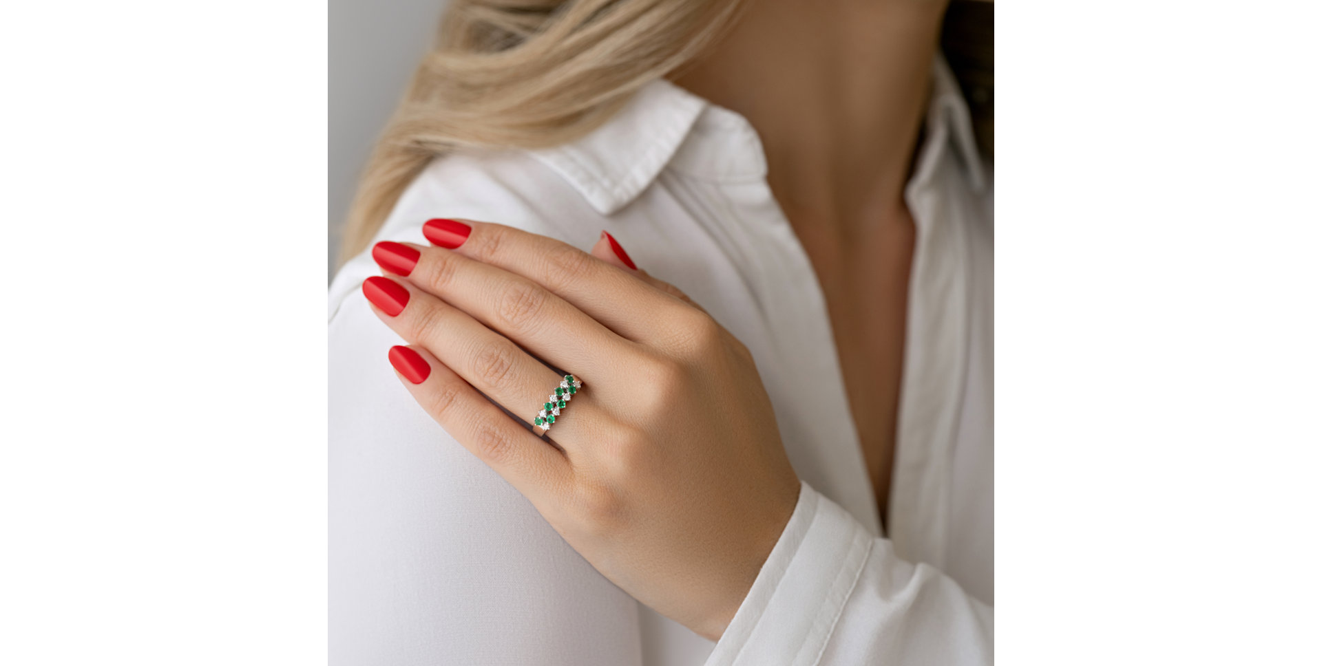 Diamond ring with Emerald Austin