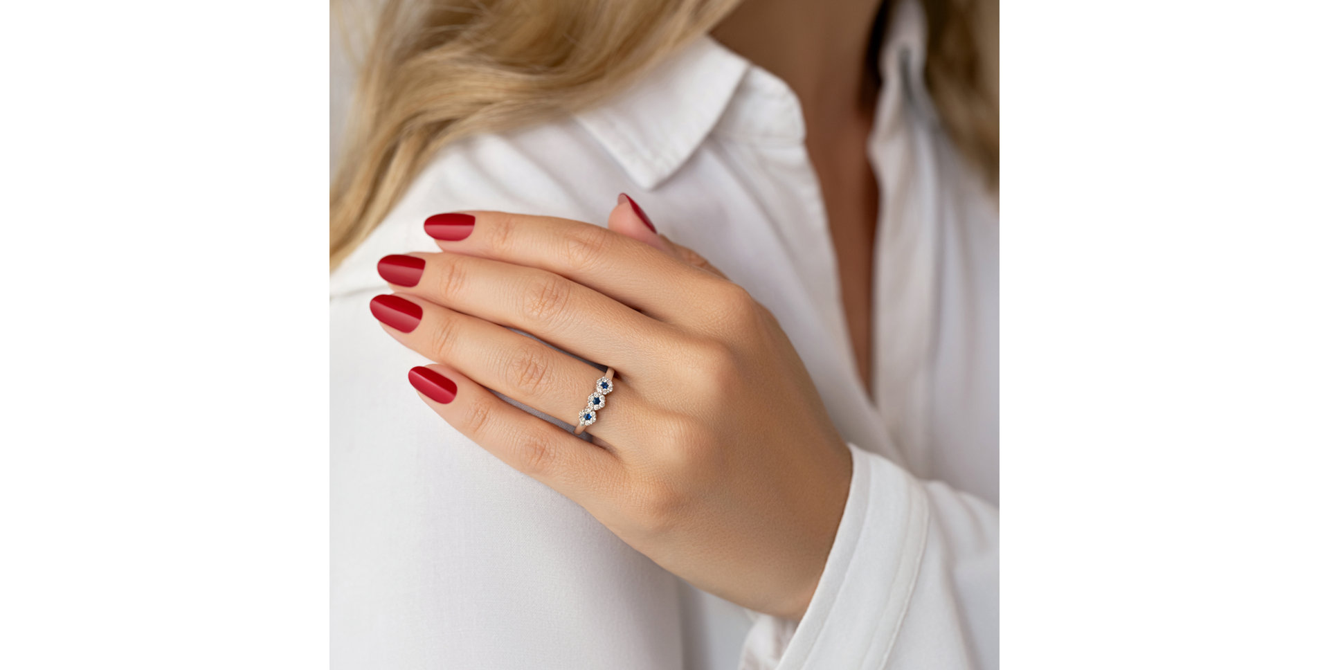 Diamond ring with Sapphire Forget Me Not