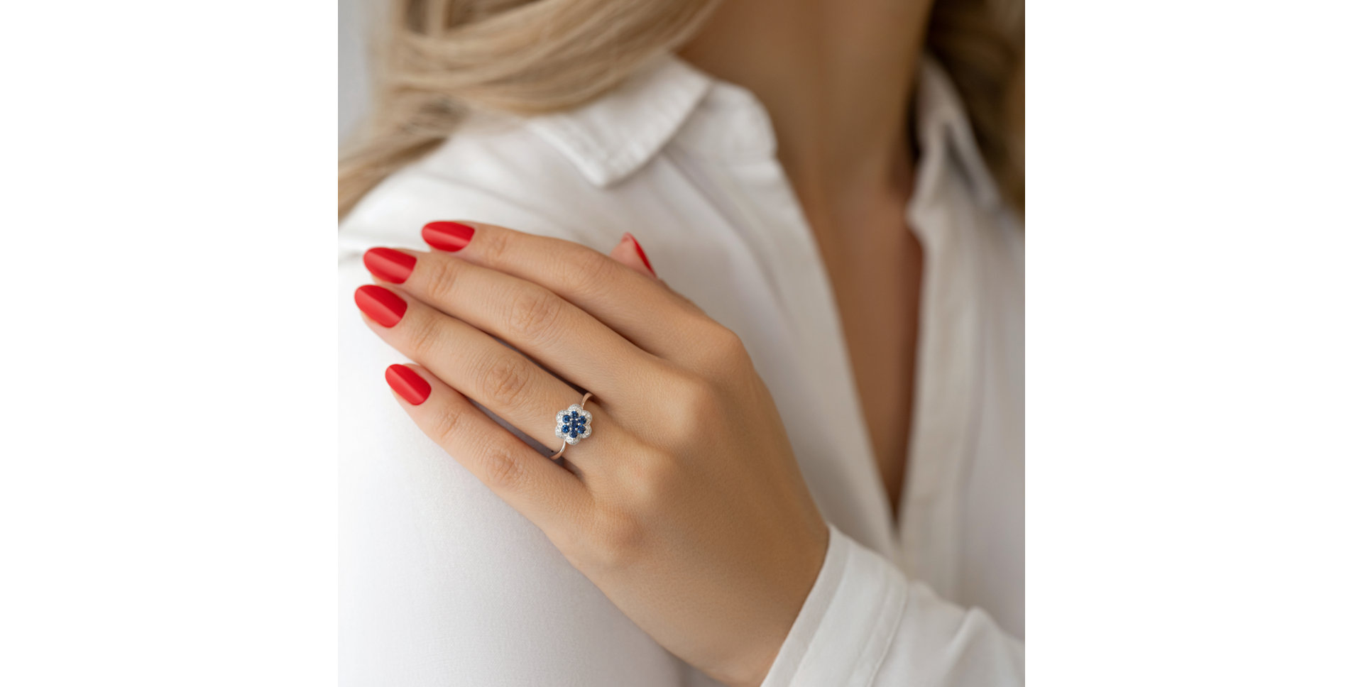 Diamond ring with Sapphire Logan