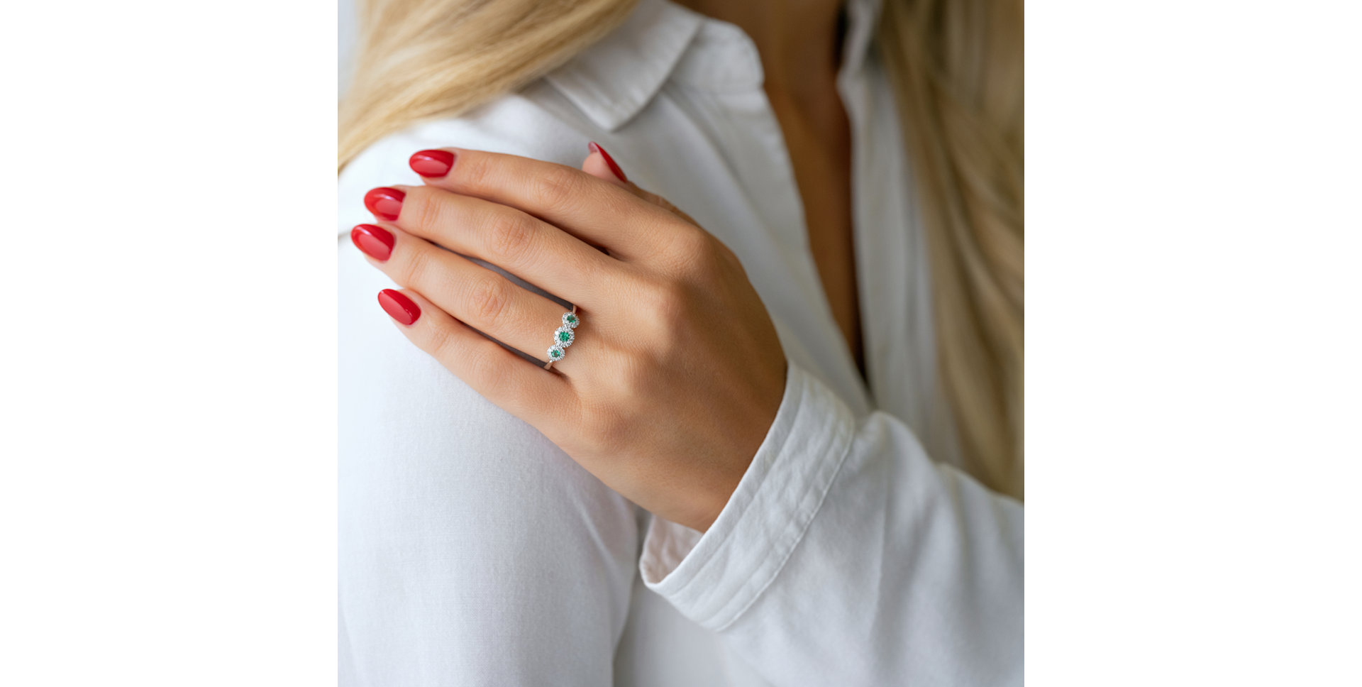 Diamond ring with Emerald Shannon