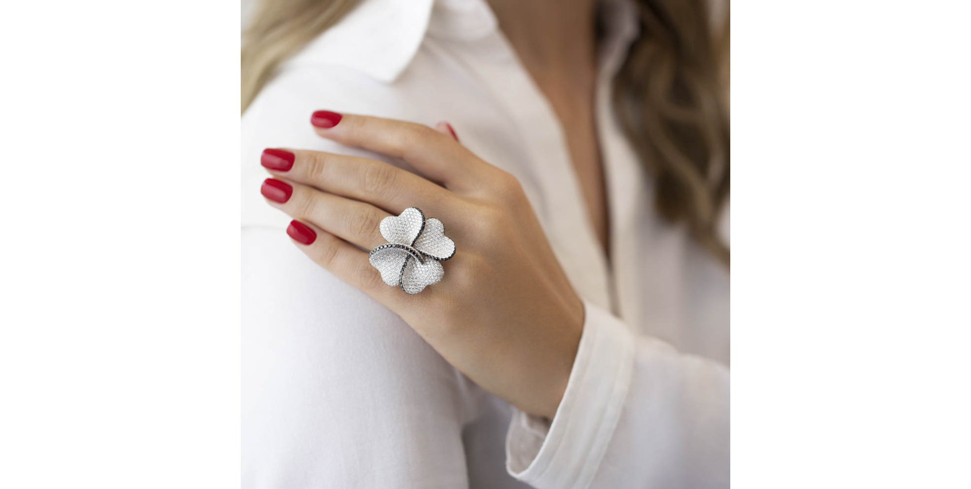 Ring with black and white diamonds Absolute Beauty