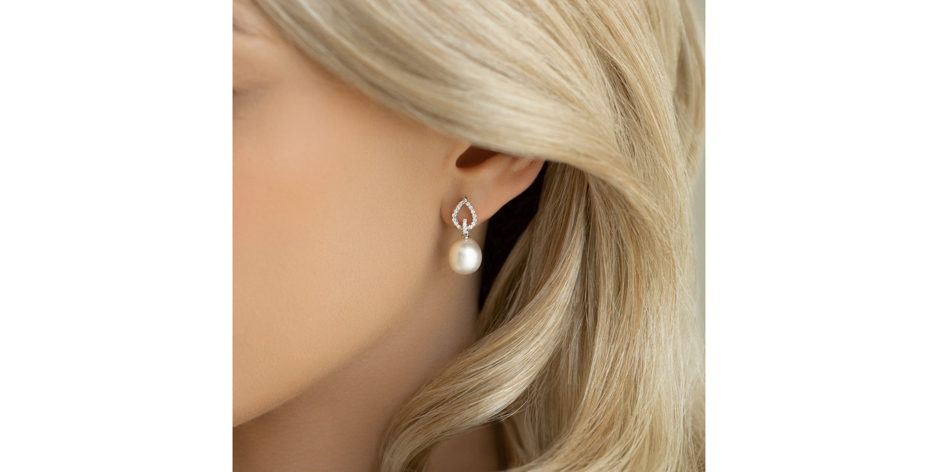 Diamond earrings with Pearl Mariangeles Coast