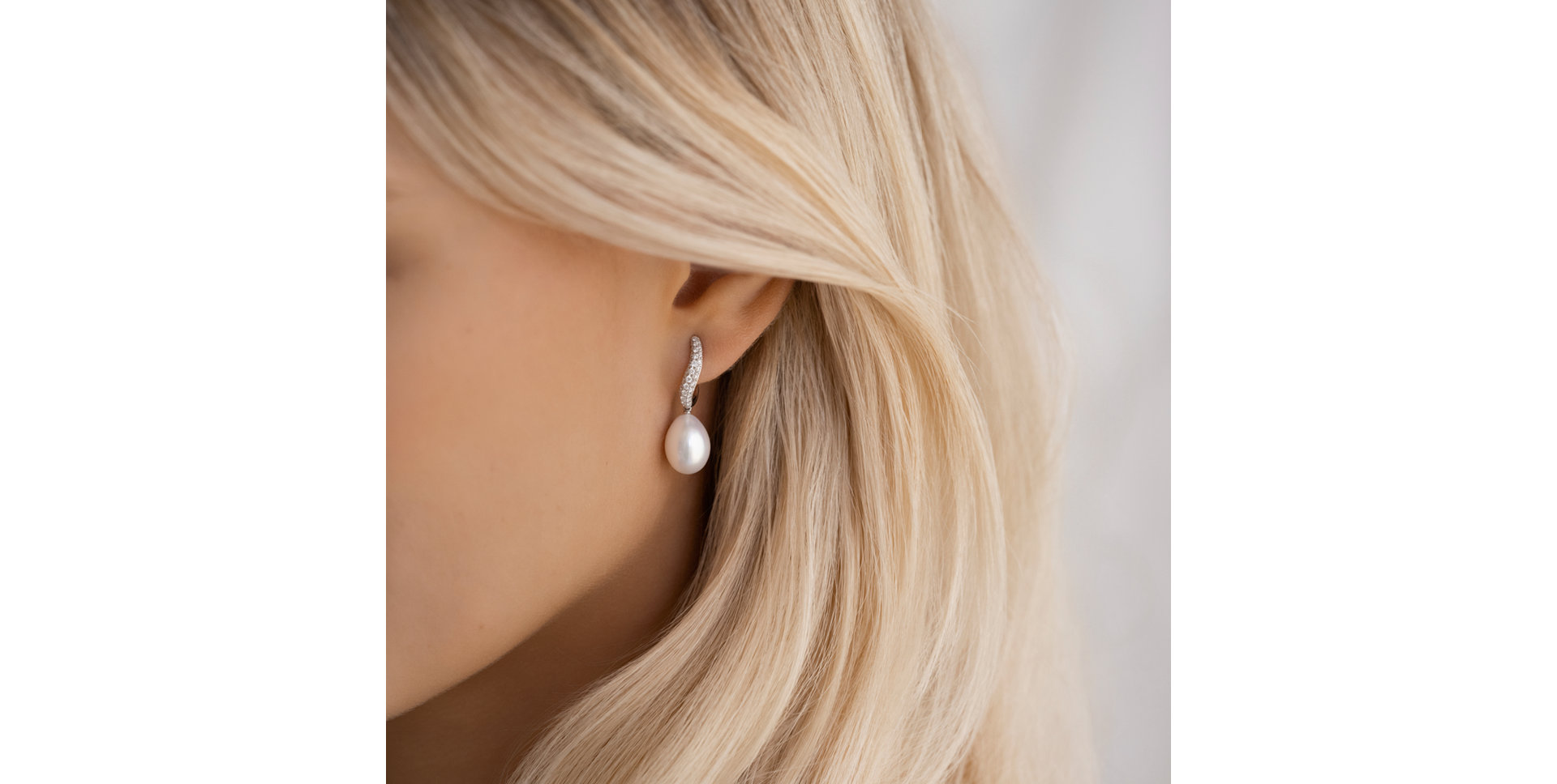 Diamond earrings with Pearl Coast for Margarita