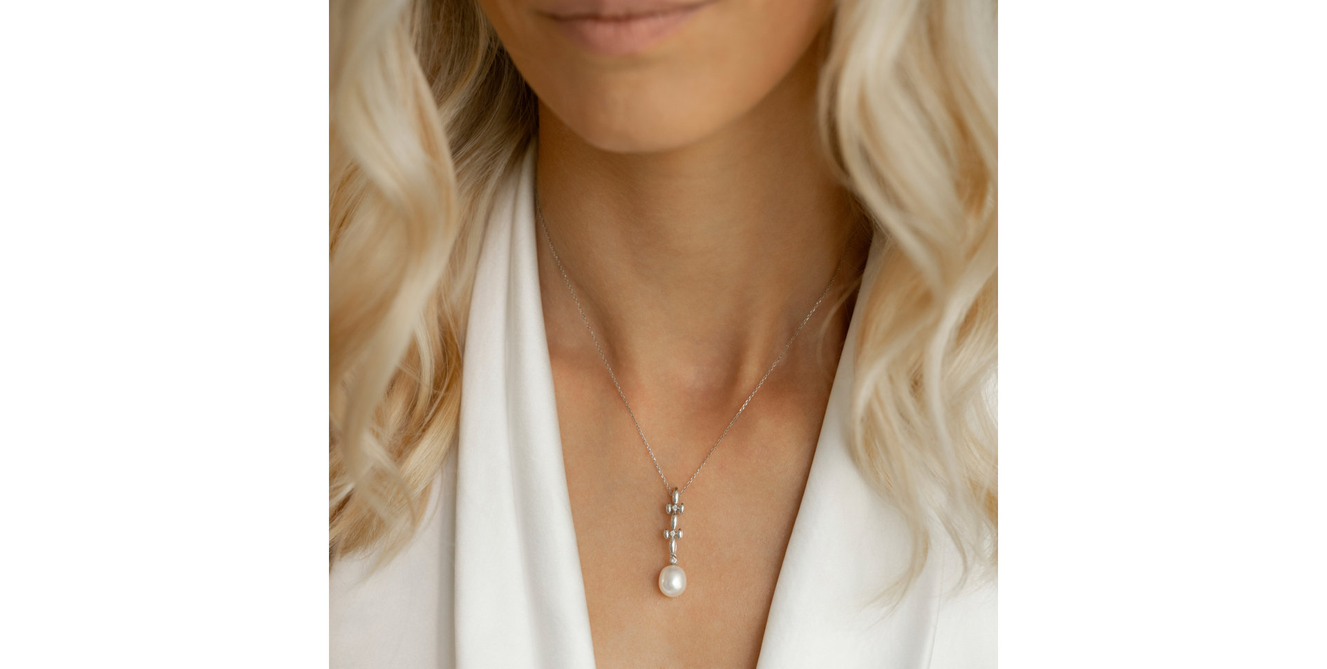Diamond pendant with Pearl Cosmic Sea