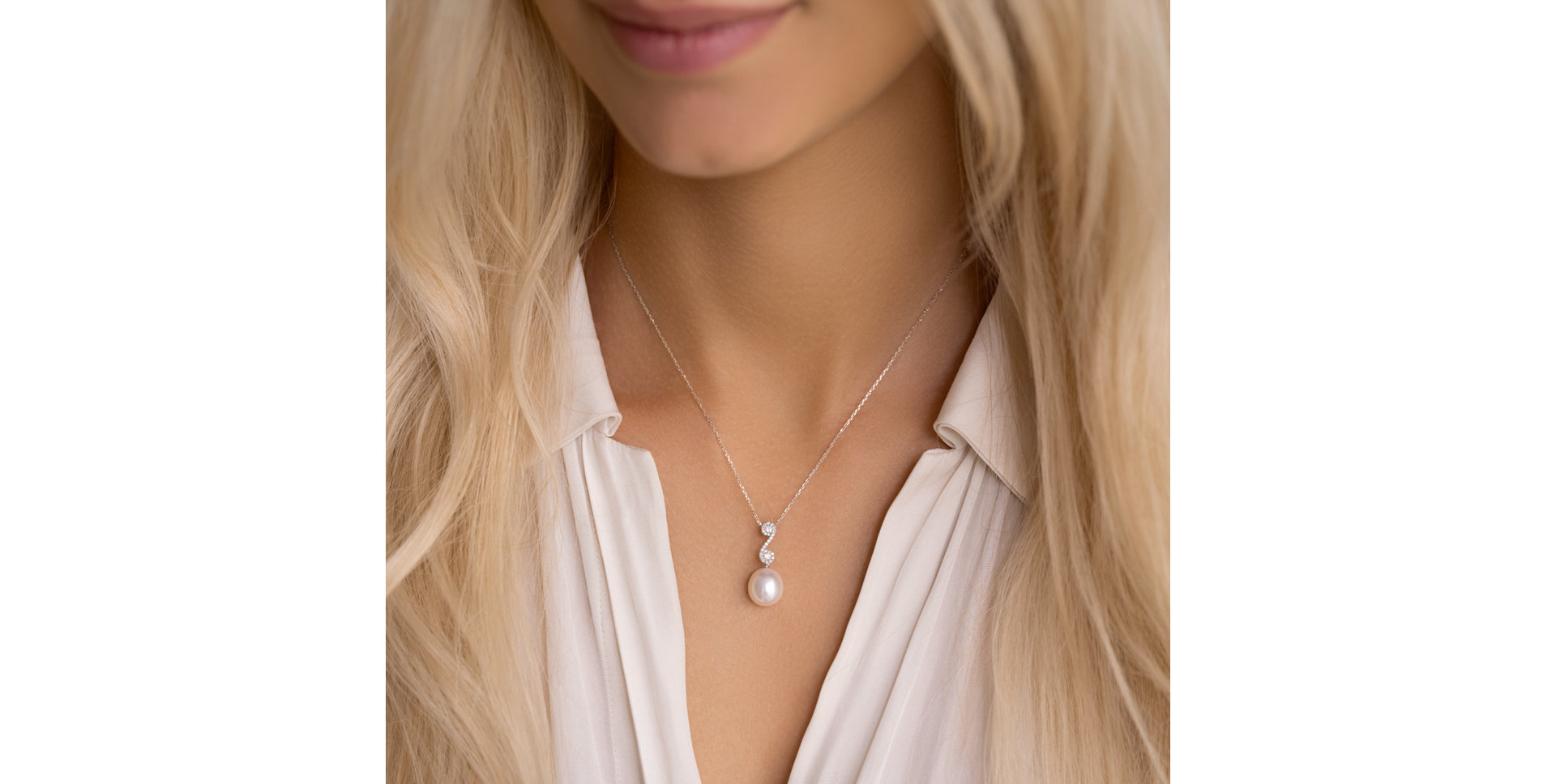 Diamond pendant with Pearl Mermaid Song