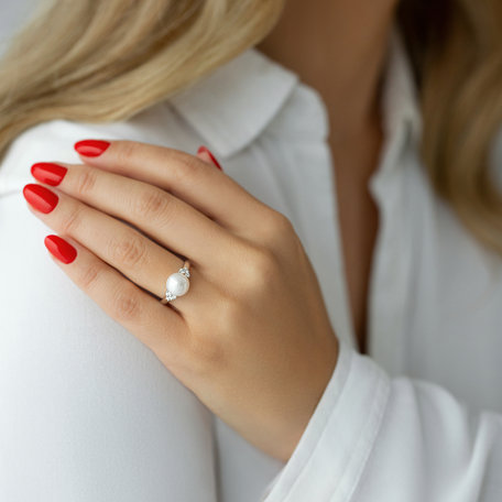 Diamond ring with Pearl Ocean Illusion