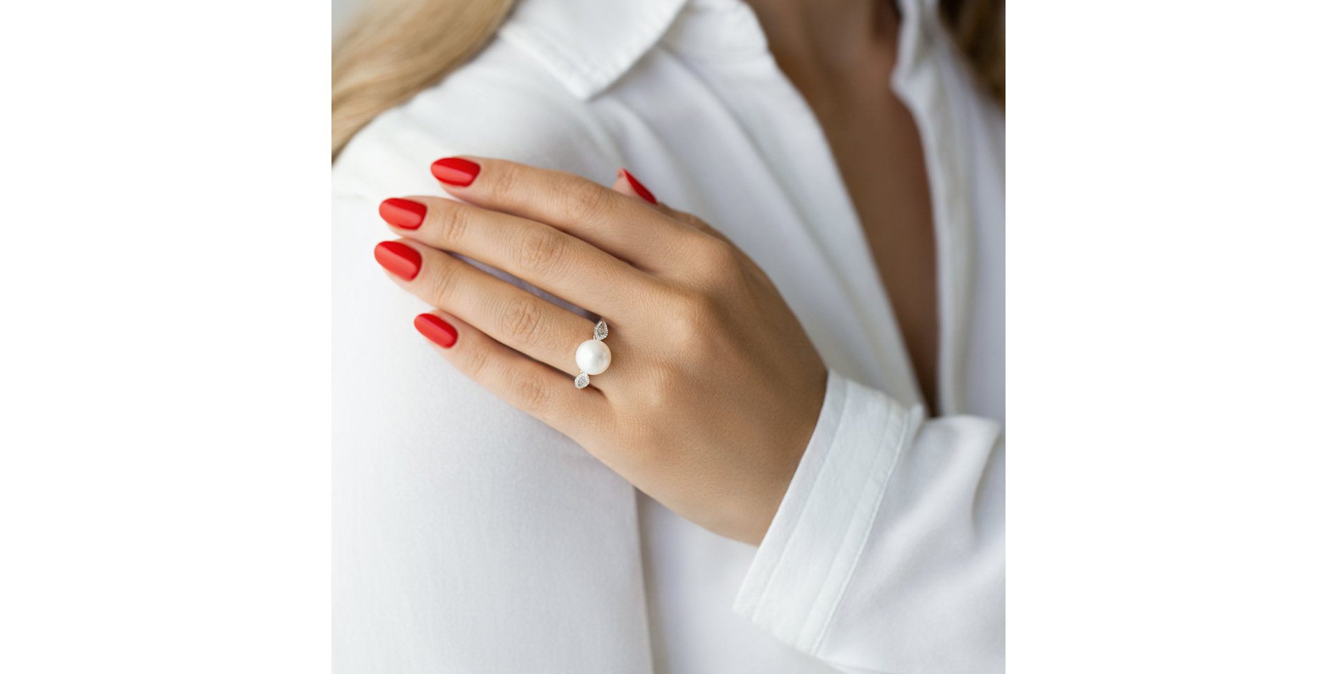 Diamond ring with Pearl Jacqueline