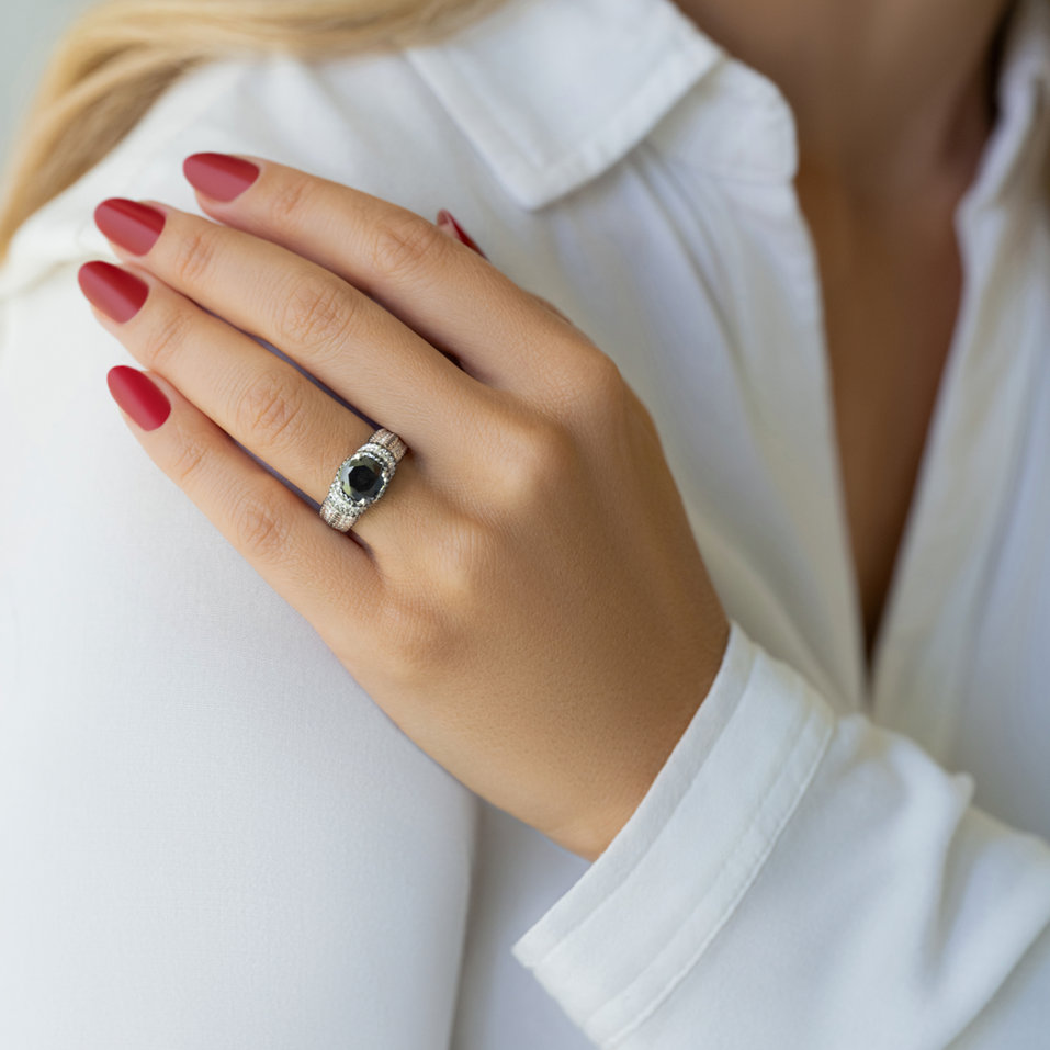 Ring with black and white diamonds Eugenio