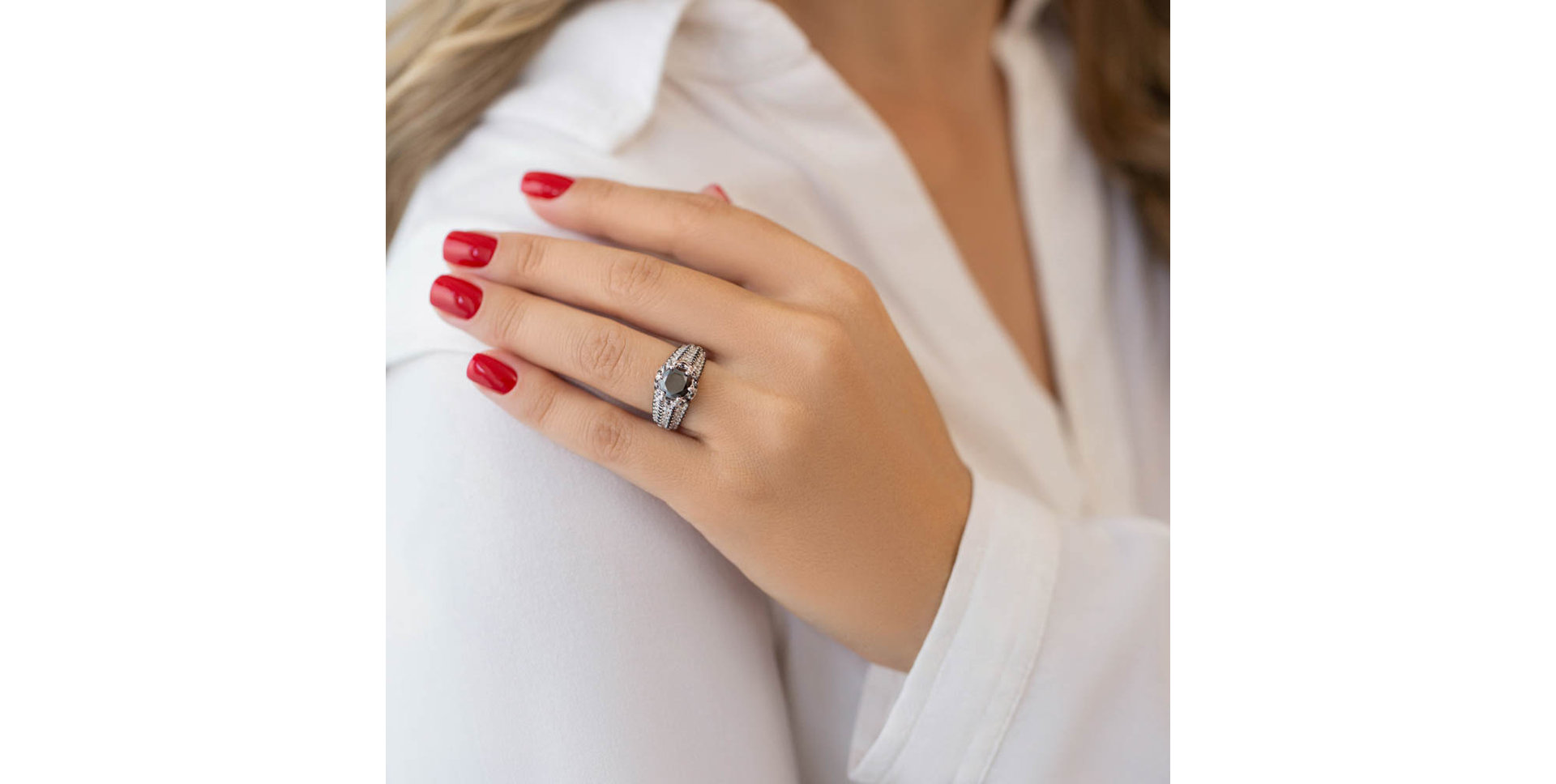 Ring with black and white diamonds Monroe