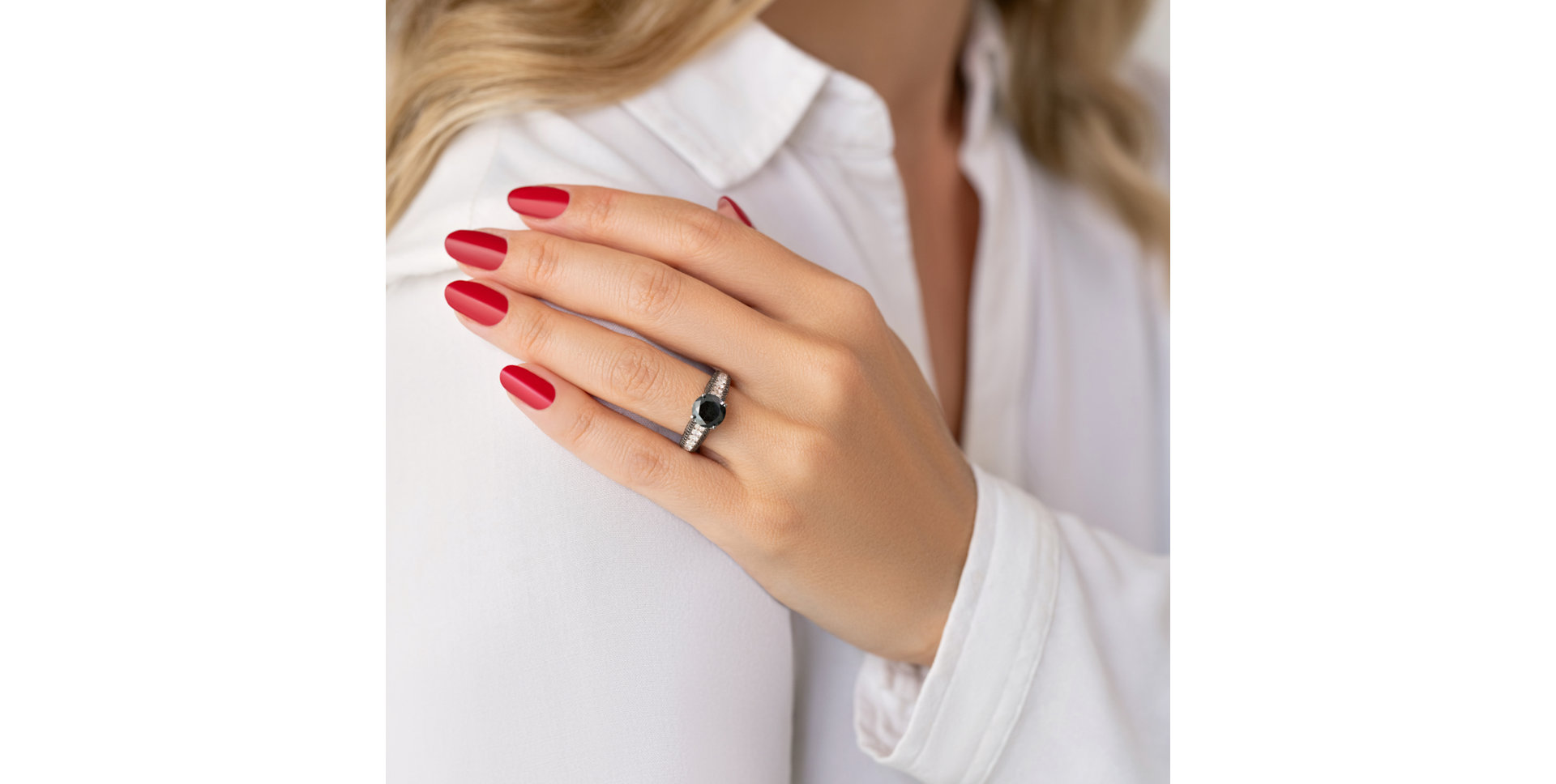 Ring with black and white diamonds Marcellus