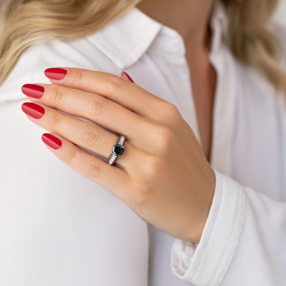 Ring with black and white diamonds Marcellus