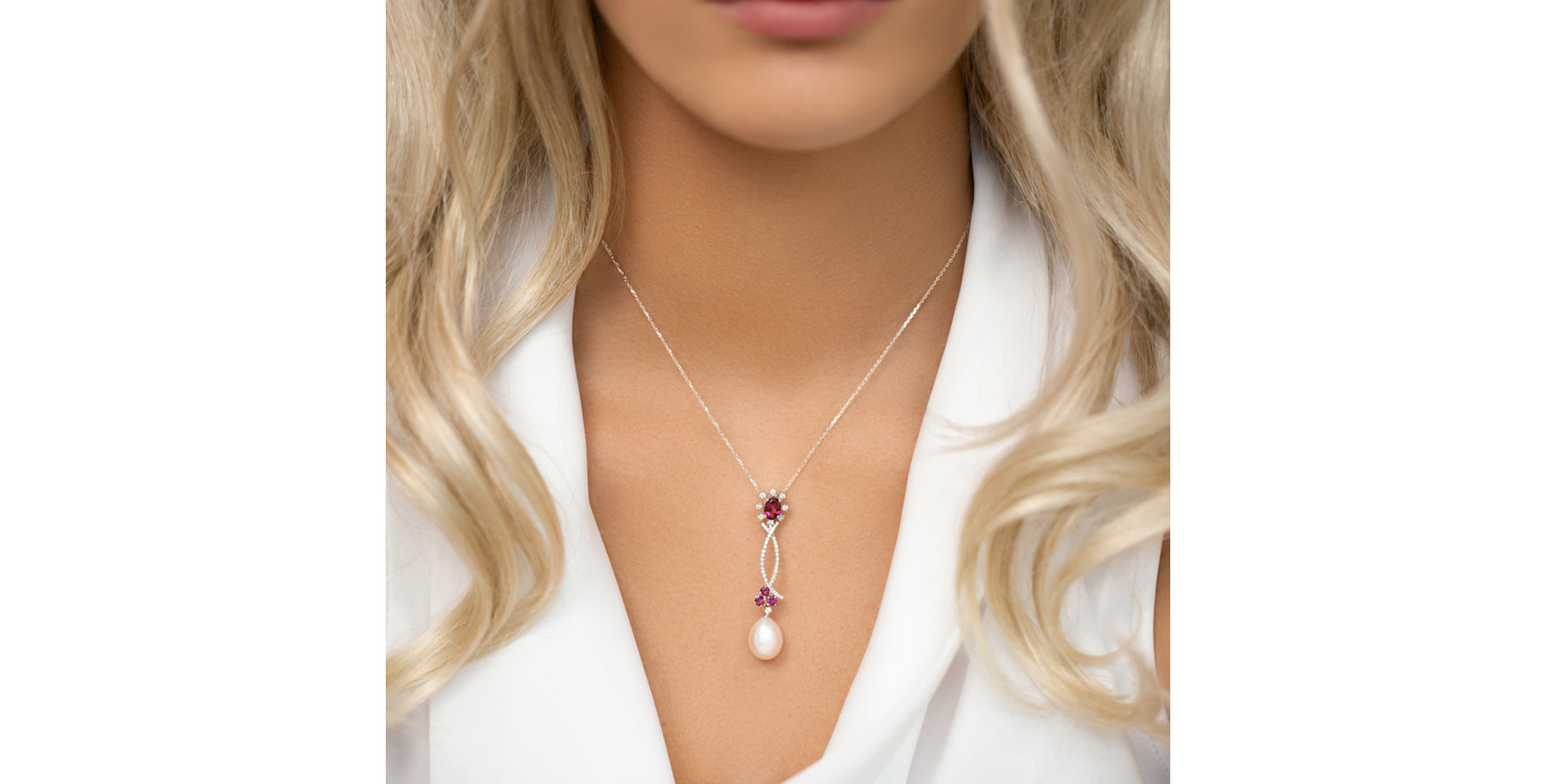 Diamond pendant with Pearl and Rhodolite Suzette