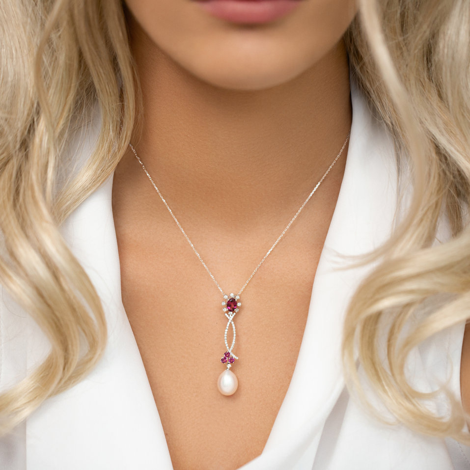 Diamond pendant with Pearl and Rhodolite Suzette
