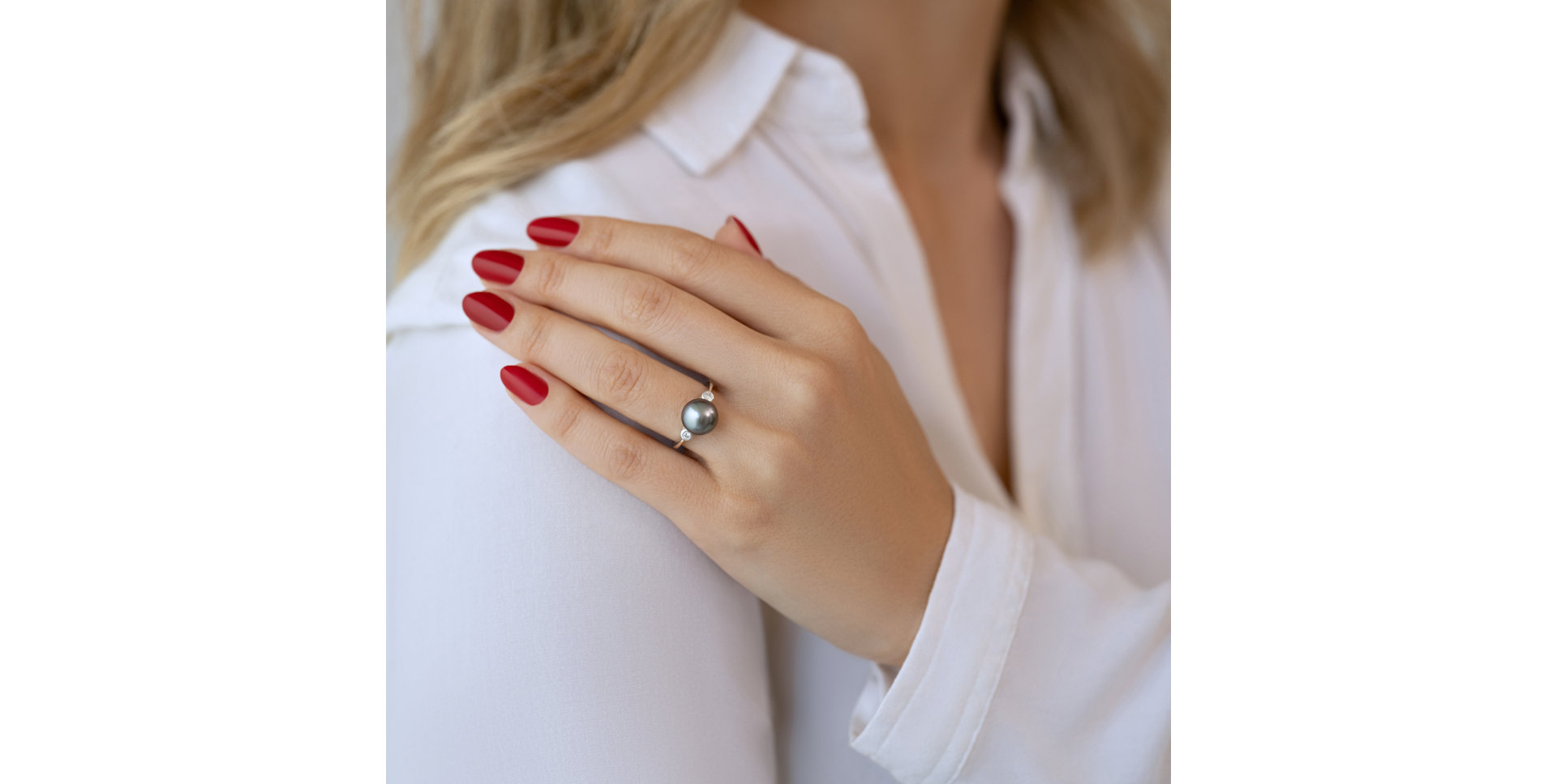 Diamond ring with Pearl Secret Shore