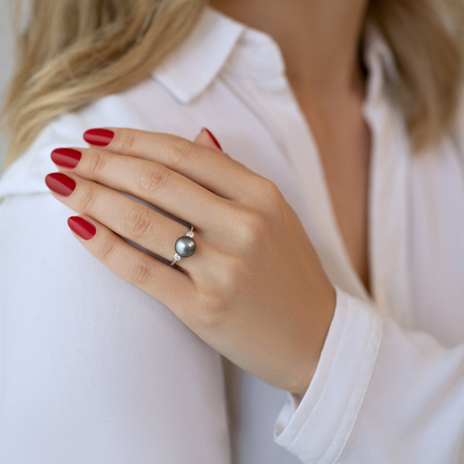 Diamond ring with Pearl Secret Shore