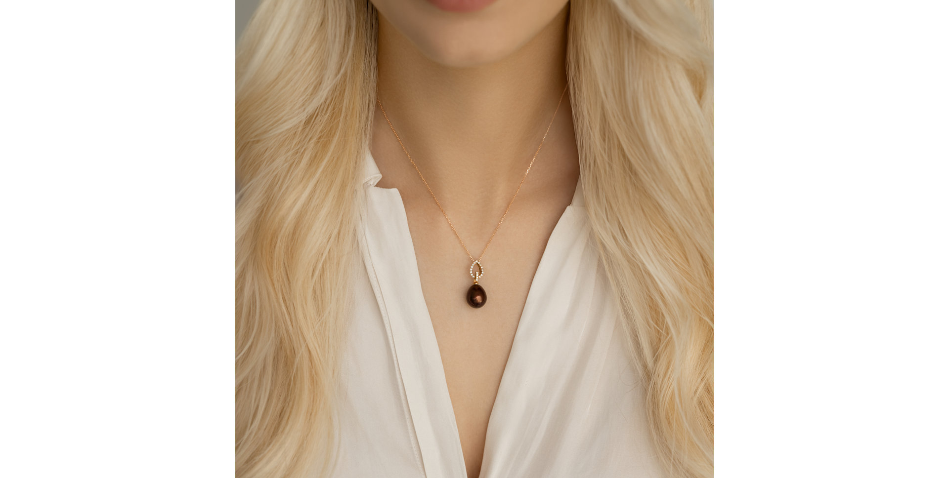 Diamond pendant with Pearl Fairfax