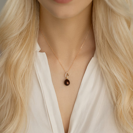 Diamond pendant with Pearl Fairfax