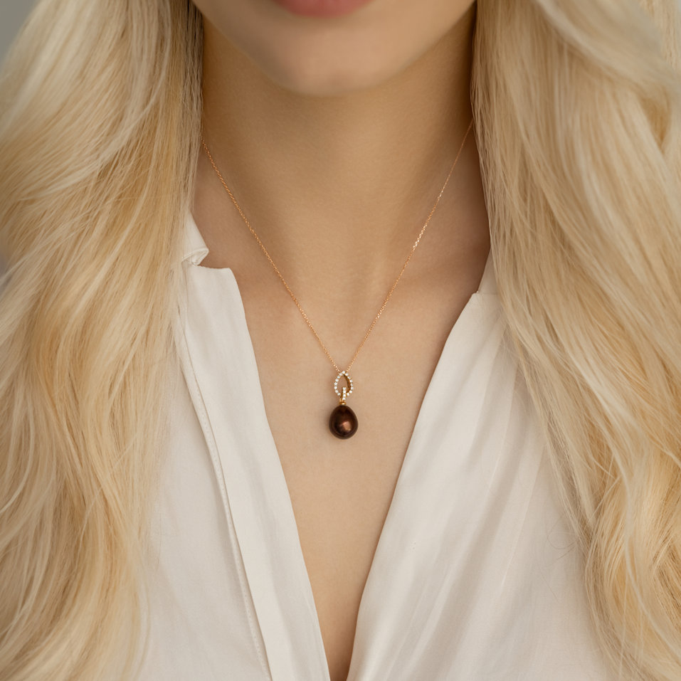 Diamond pendant with Pearl Fairfax