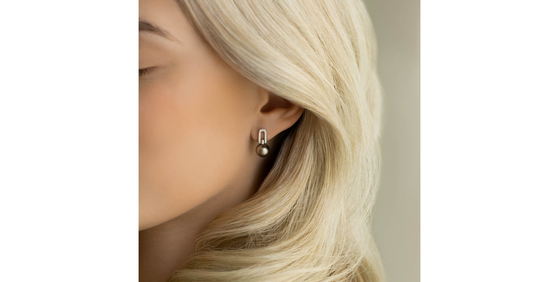 Diamond earrings with Pearl Nainire