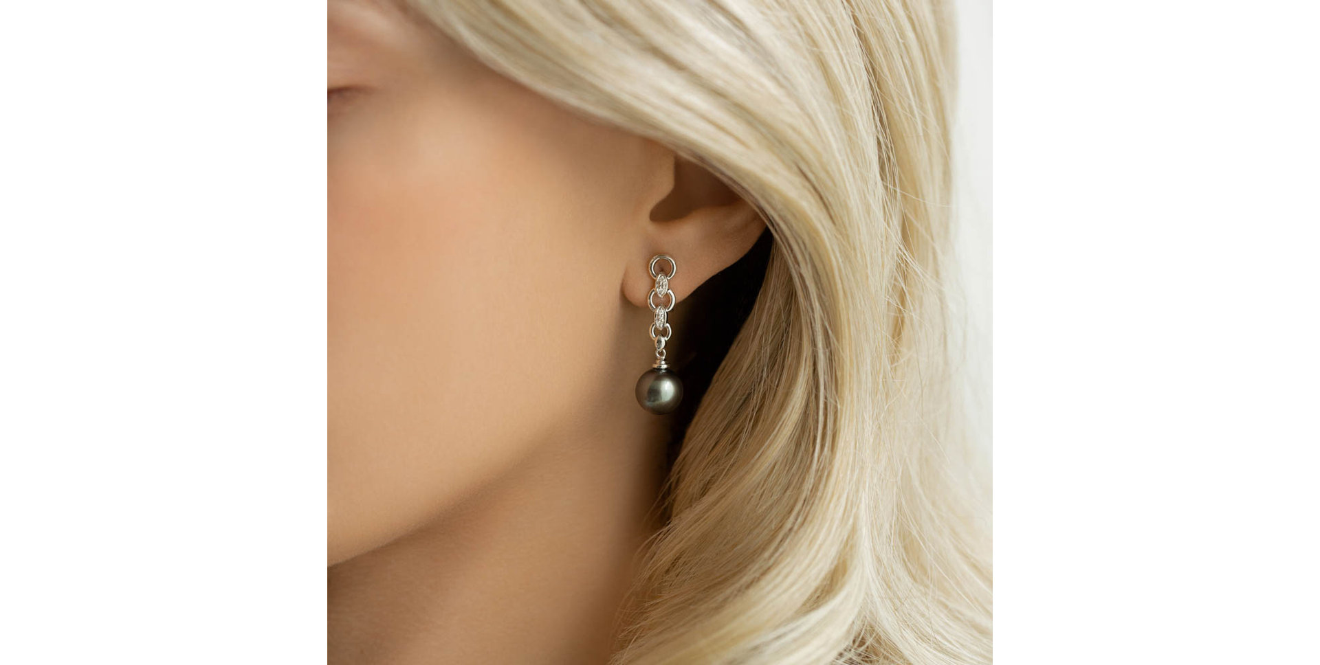 Diamond earrings with Pearl Helianne