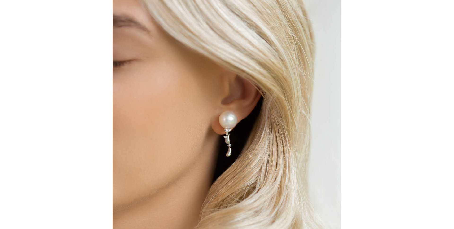 Diamond earrings with Pearl Monthei