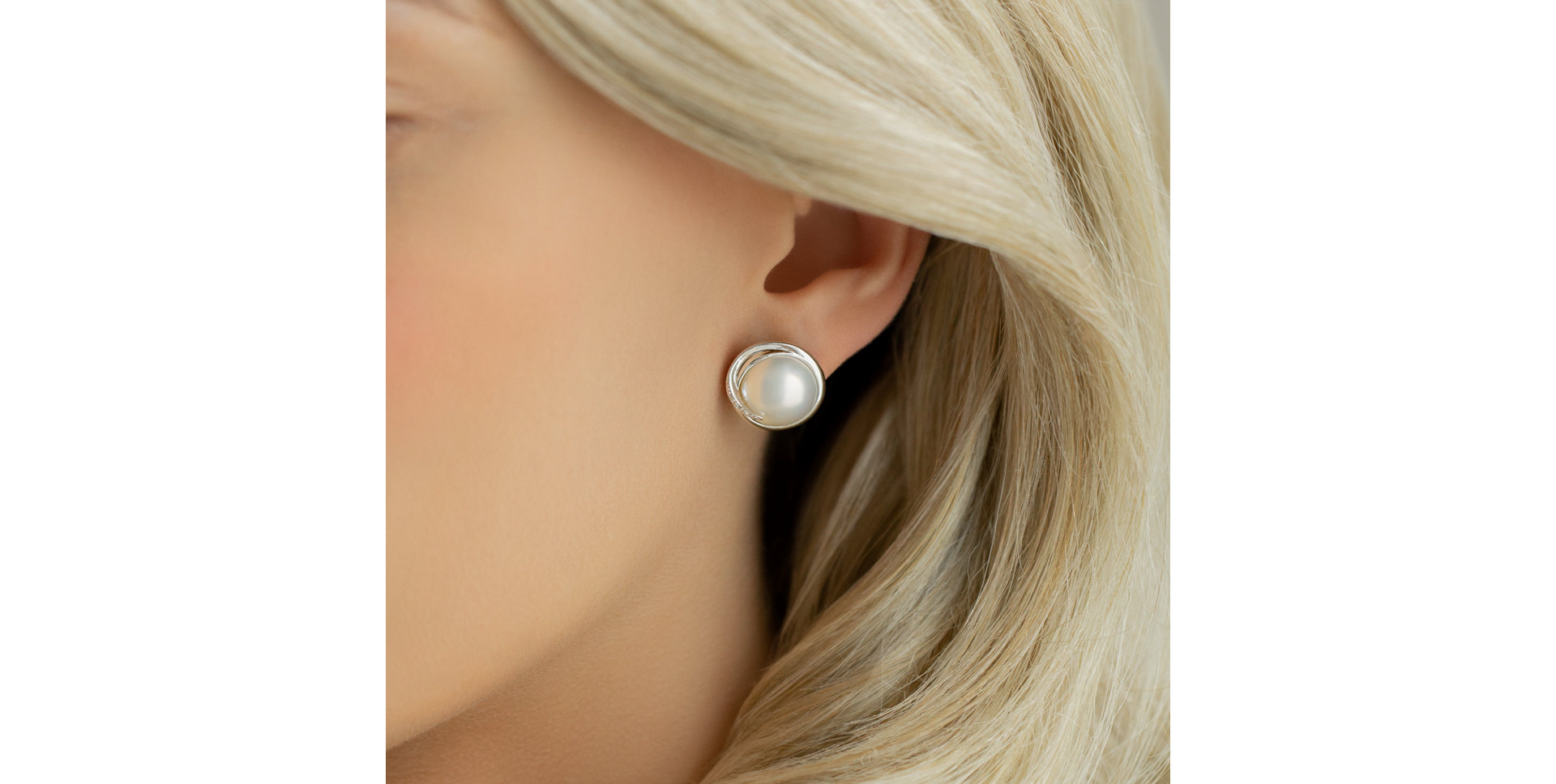 Diamond earrings with Pearl Lorena Waves