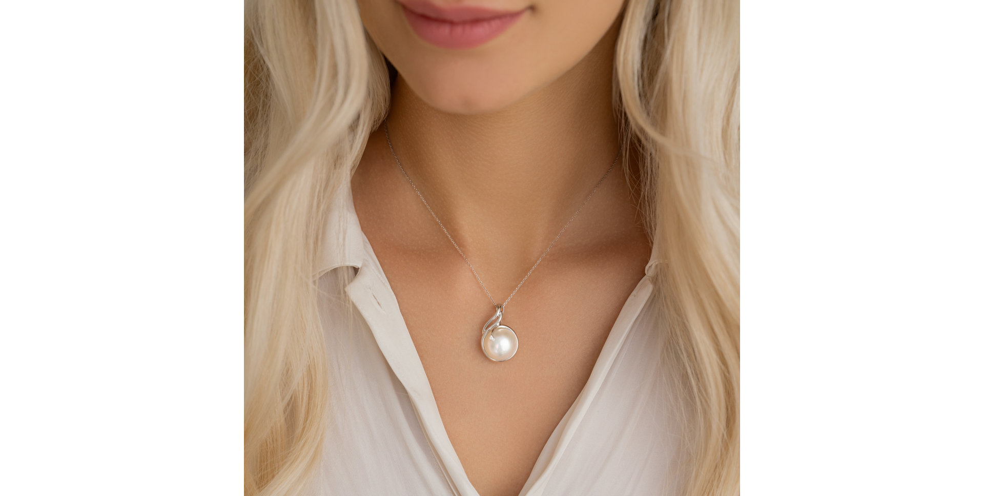 Diamond pendant with Pearl Eternal Depth