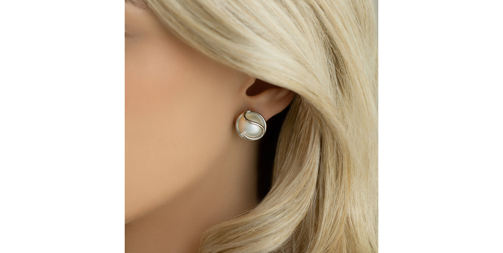 Diamond earrings with Pearl Nebula Pearl