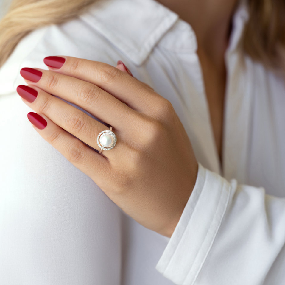 Diamond ring with Pearl Sail Away