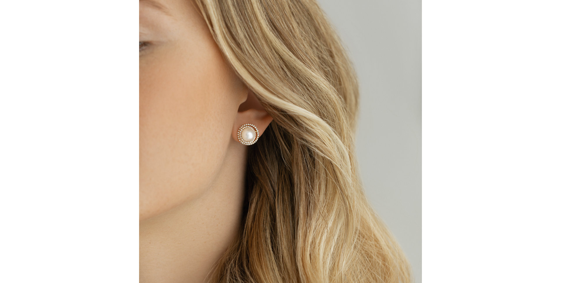 Diamond earrings with Pearl Eyes of the Ocean