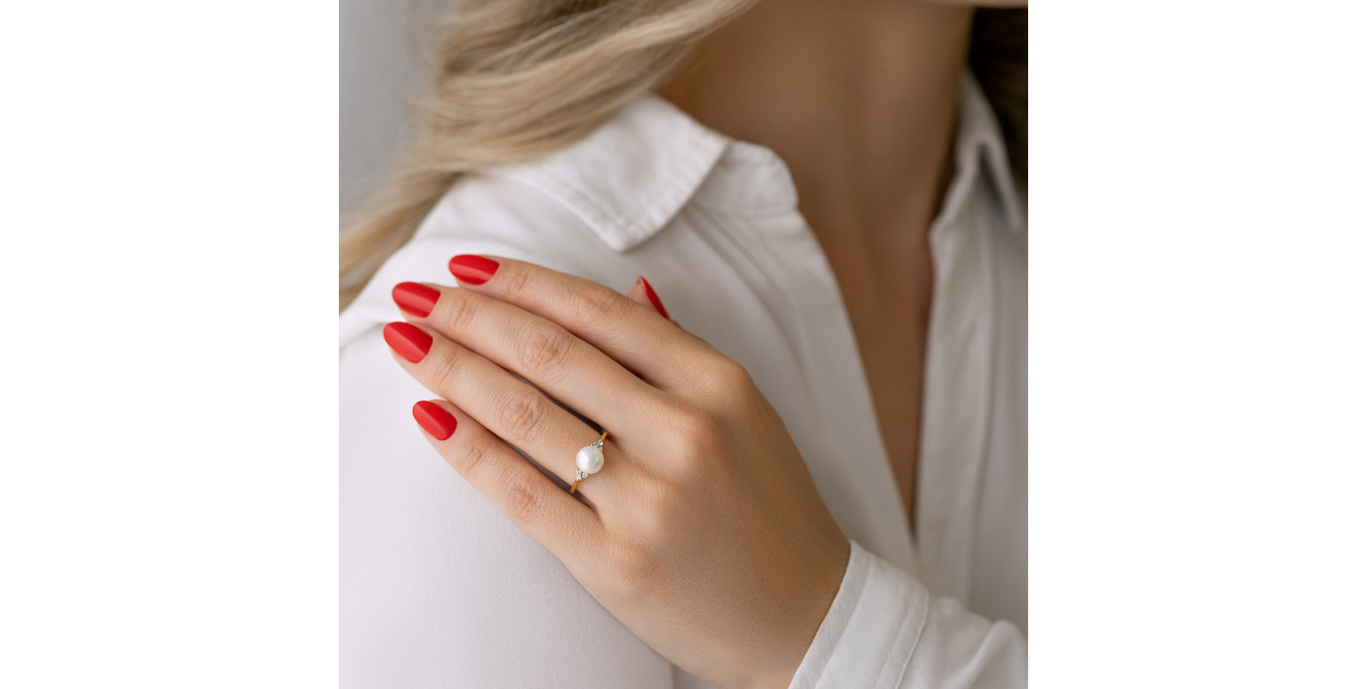Diamond ring with Pearl Pacific Romance