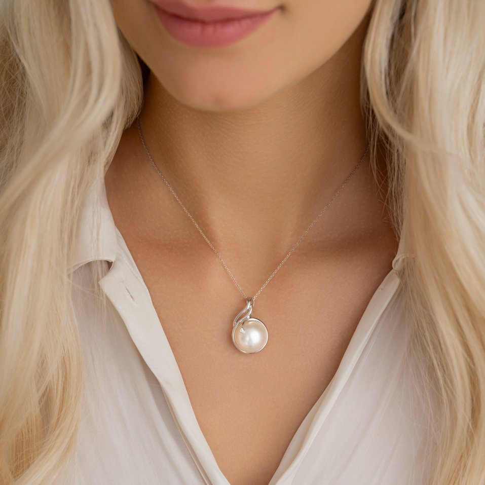 Diamond pendant with Pearl Eternal Depth