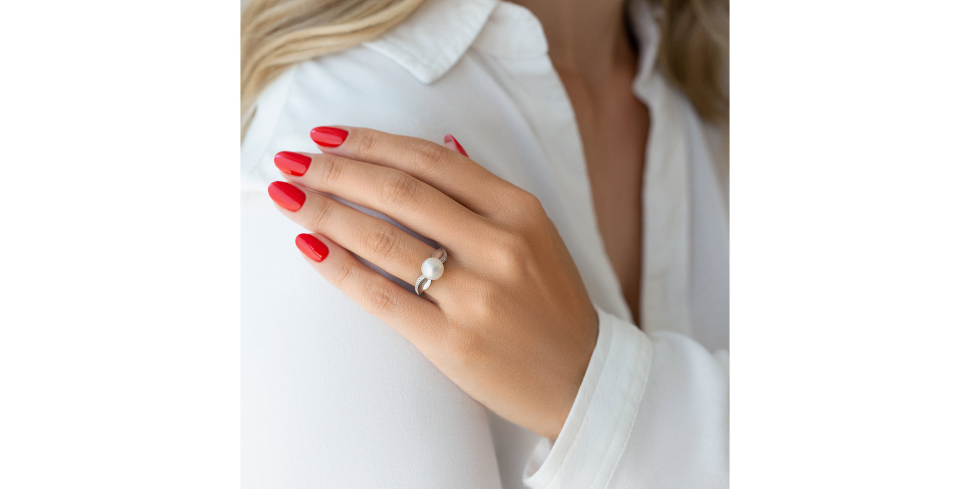 Diamond ring with Pearl Pacific Delight