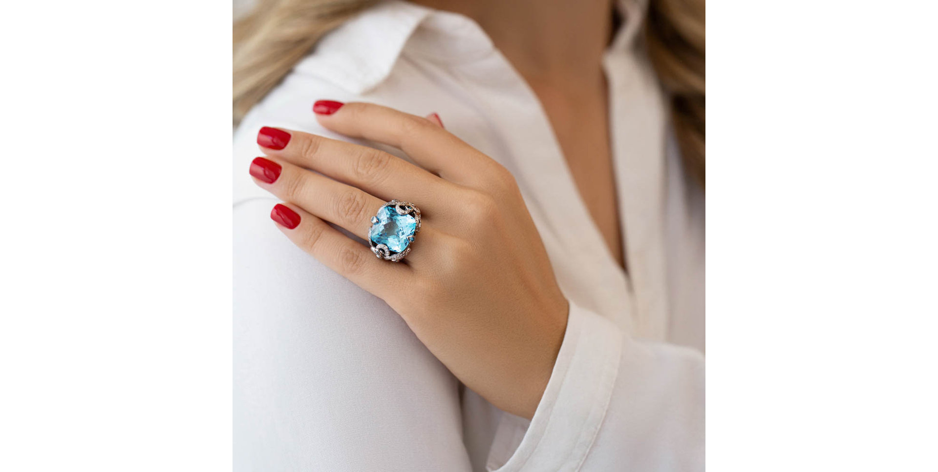 Diamond ring with Topaz Maria Callas
