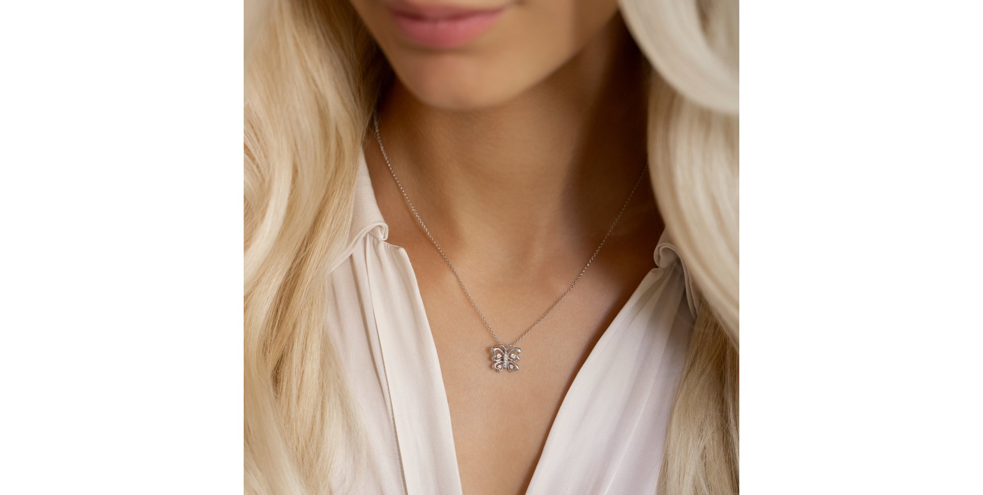 Diamond pendant Wings of Elegance