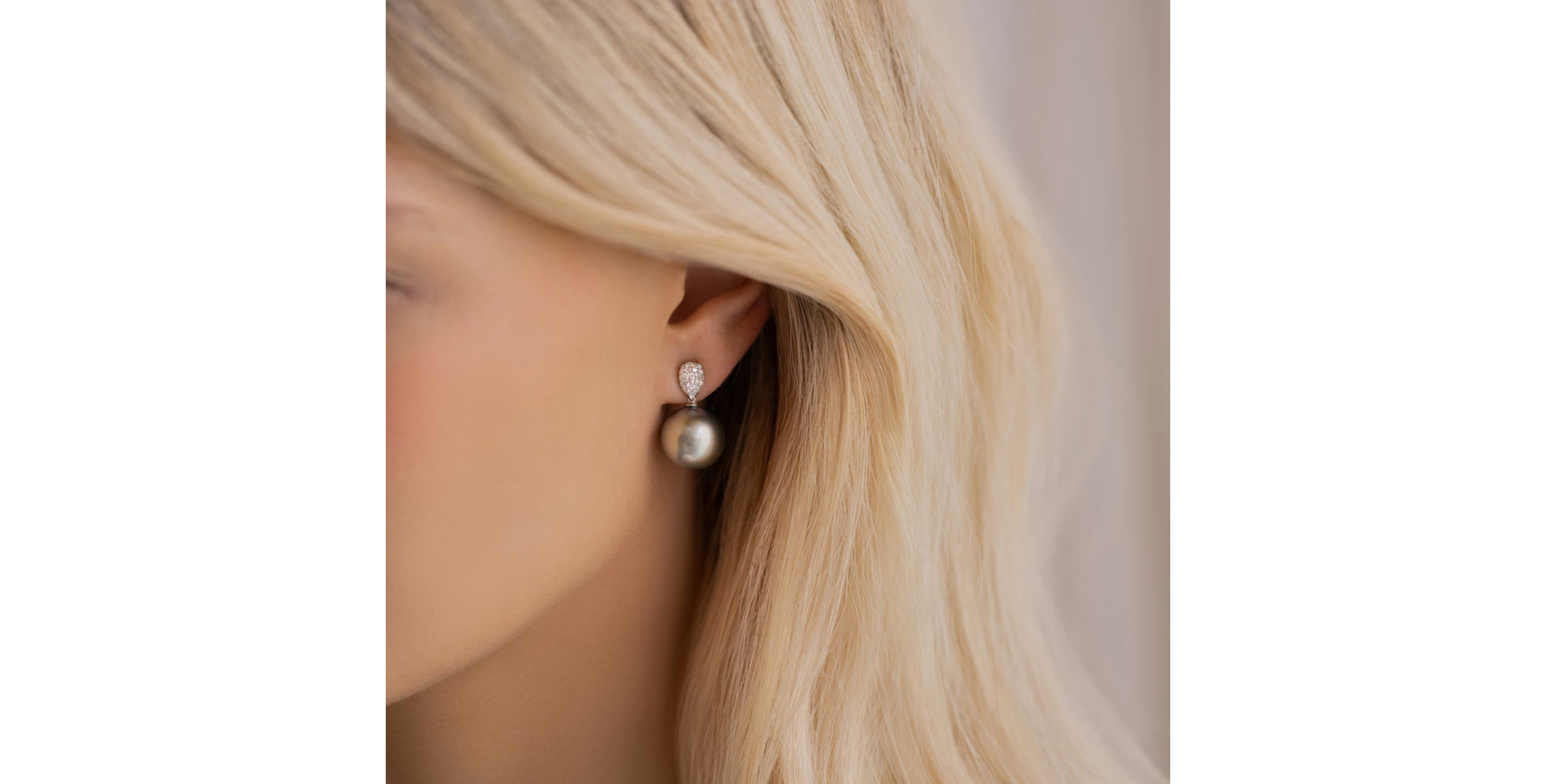 Diamond earrings with Pearl Asterodie