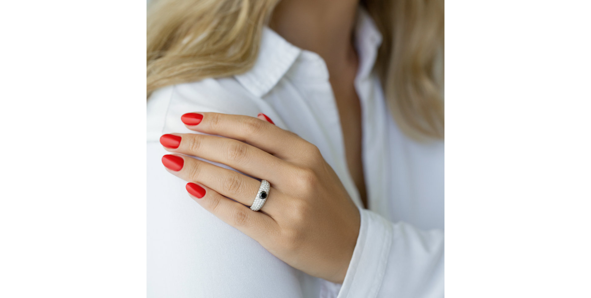 Ring with black and white diamonds Lourdes