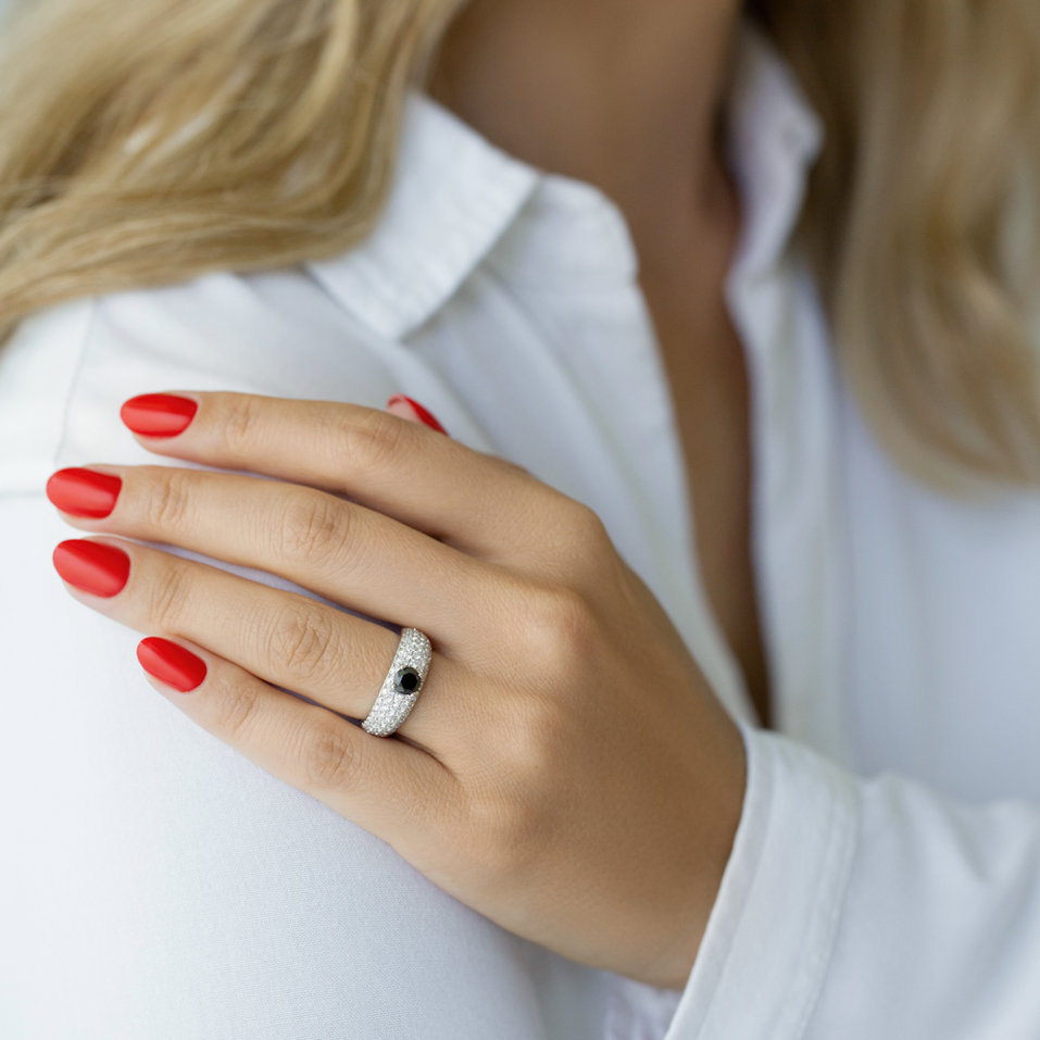 Ring with black and white diamonds Lourdes